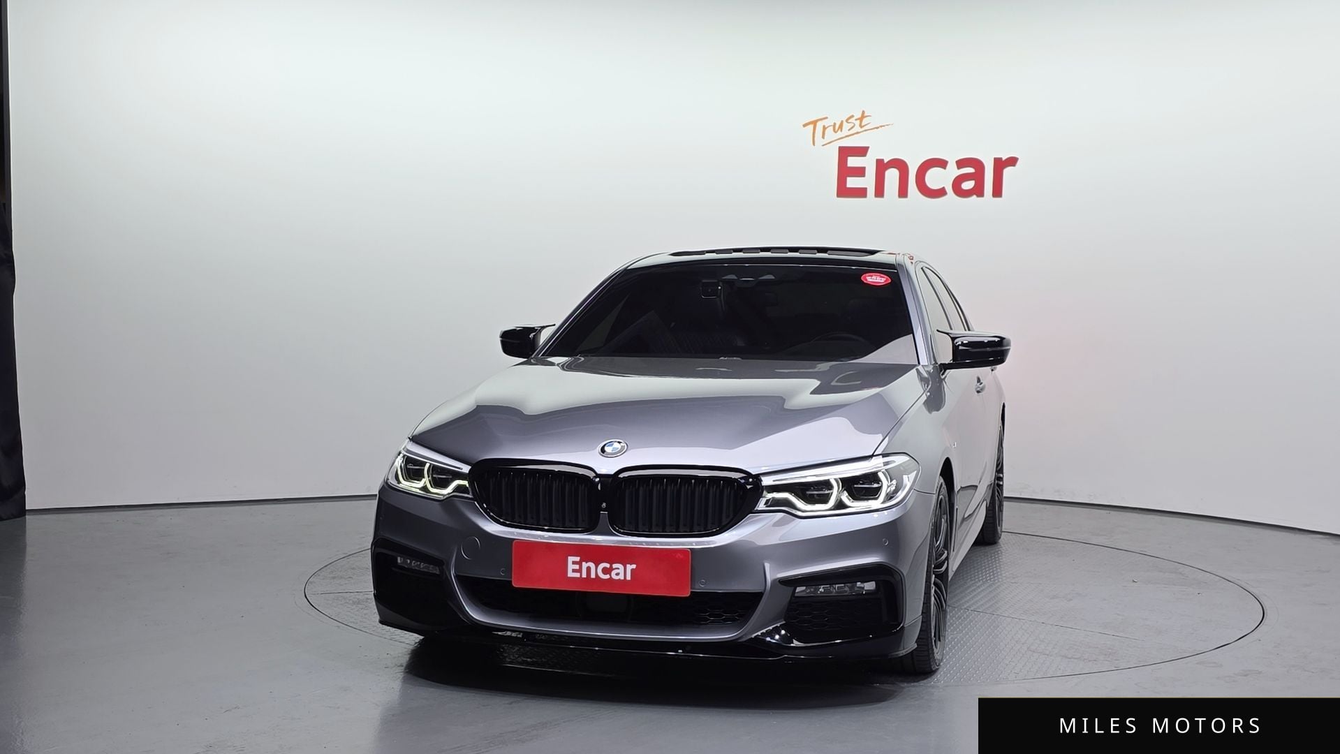 BMW 5 Series (G30) 2018 — миниатюра 3
