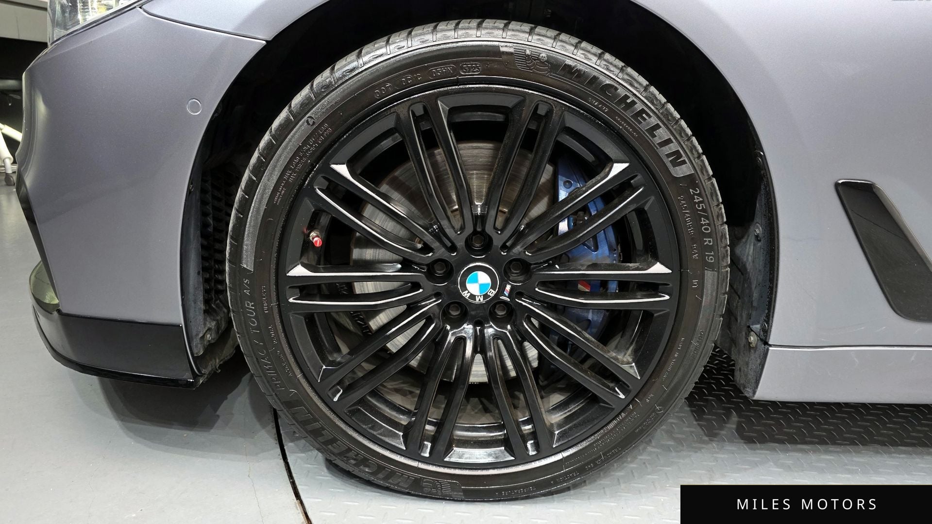 BMW 5 Series (G30) 2018 — миниатюра 5