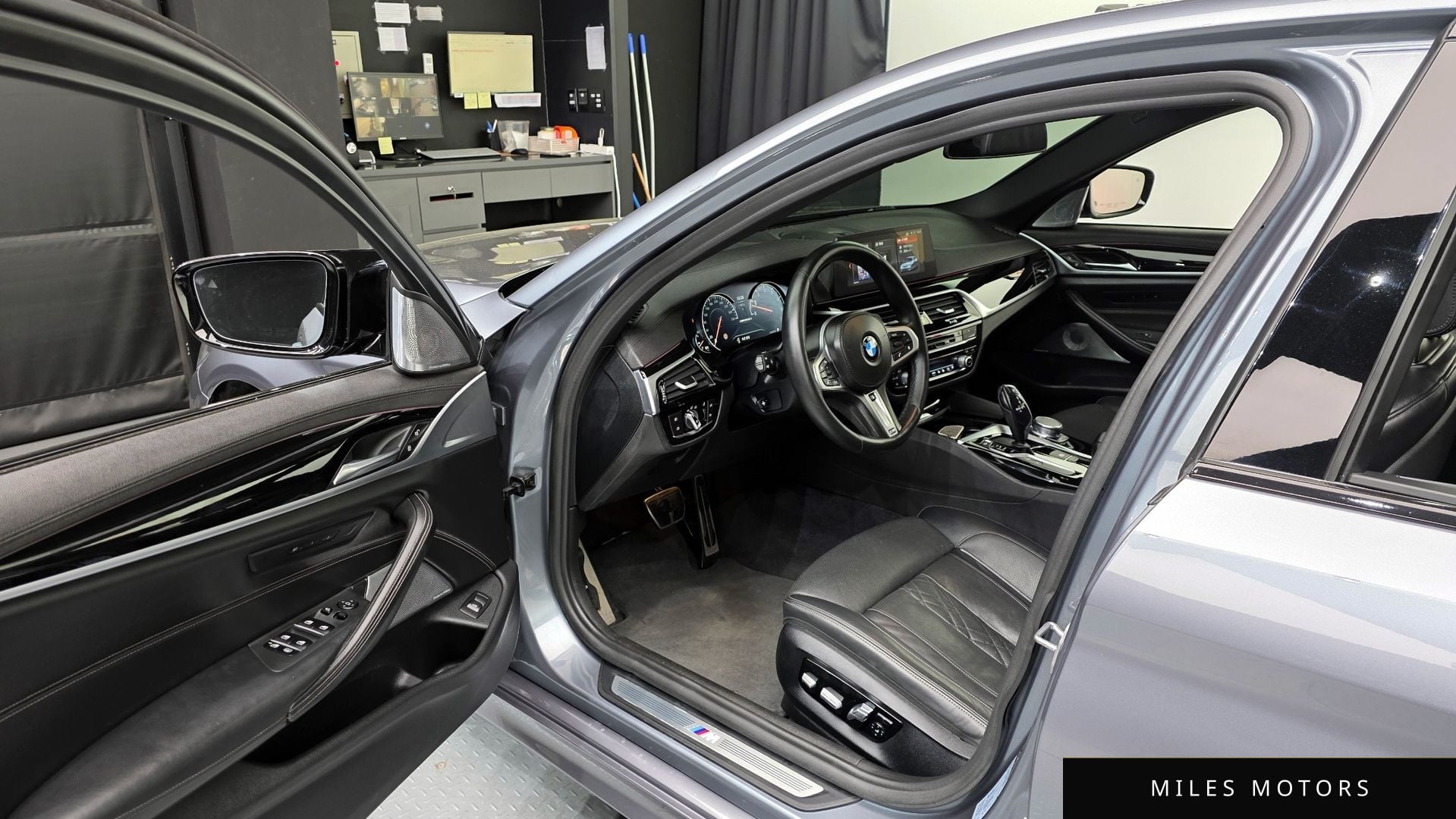 BMW 5 Series (G30) 2018 — миниатюра 10