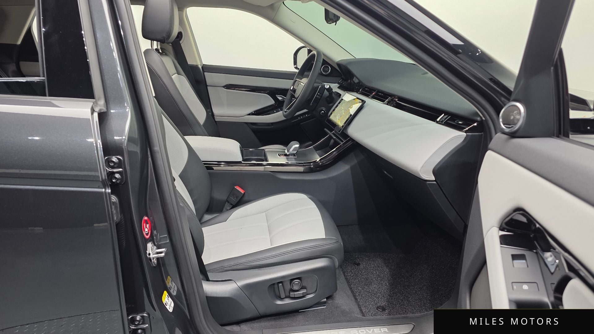 Land Rover Range Rover Evoque 2025 — миниатюра 3