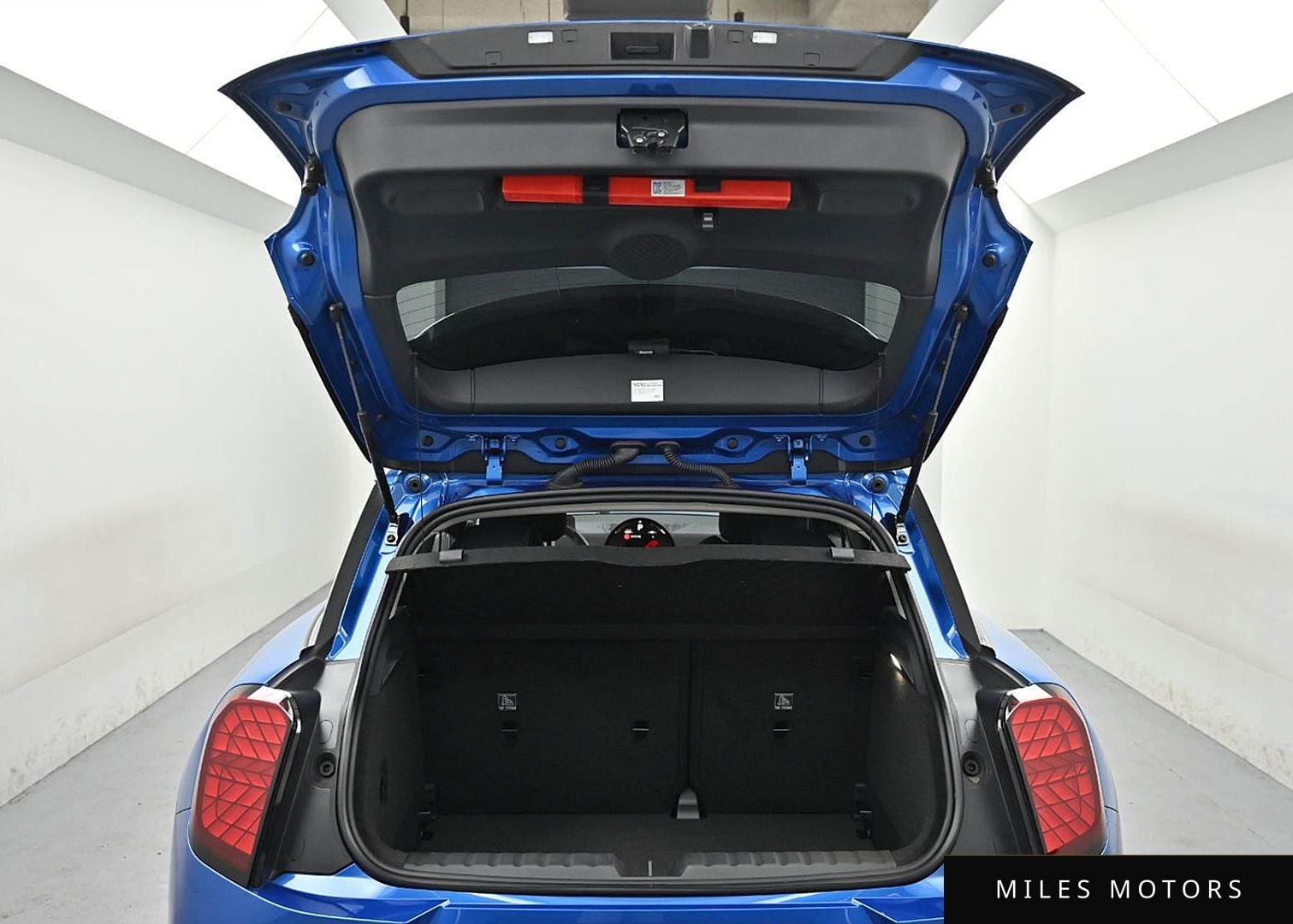 MINI Aceman 2025 — миниатюра 9