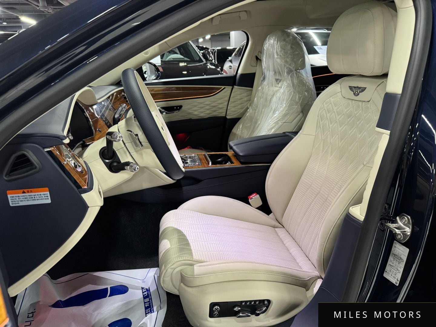 Bentley Flying Spur 2022 — миниатюра 8