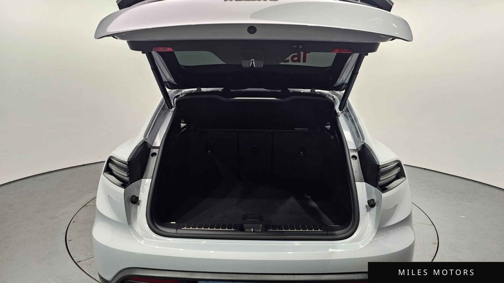 Porsche 마칸 EV 2025 — миниатюра 21