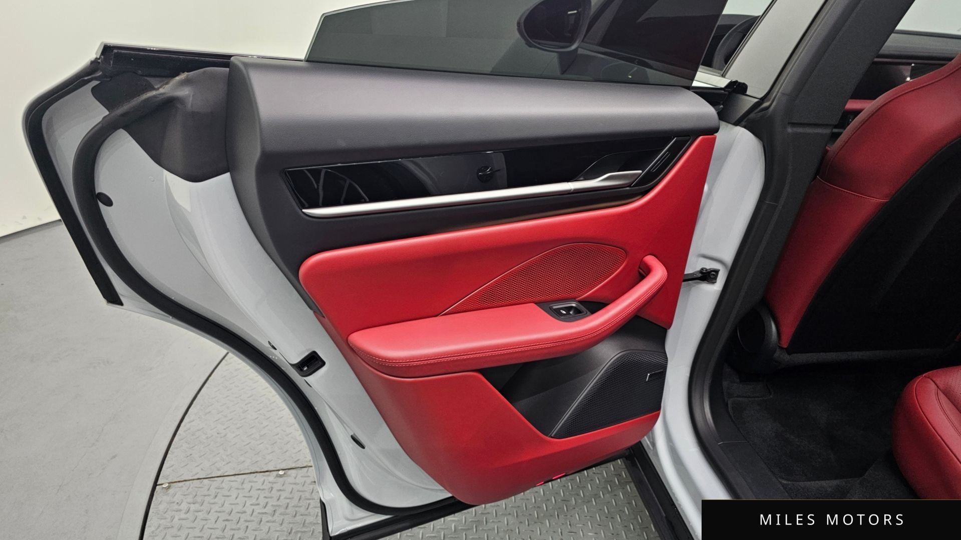 Porsche 마칸 EV 2025 — миниатюра 15