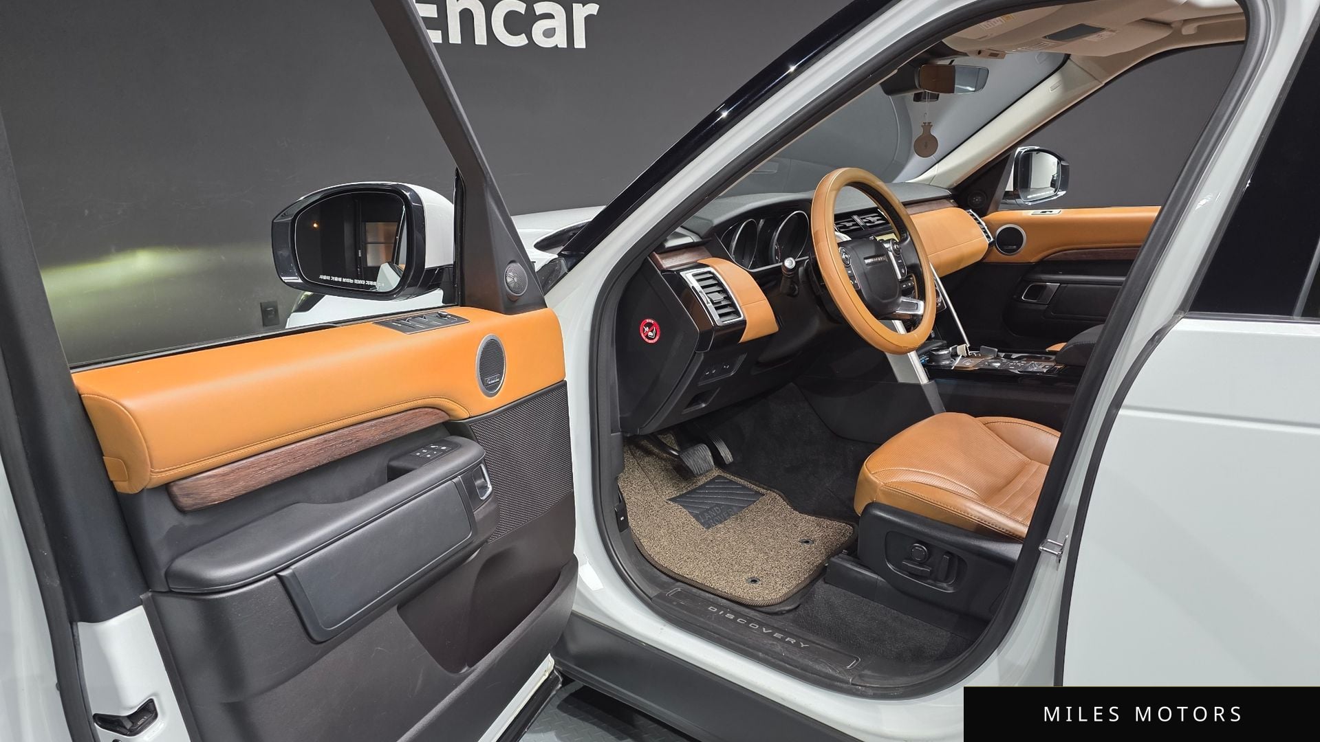 Land Rover Discovery 2017 — миниатюра 10