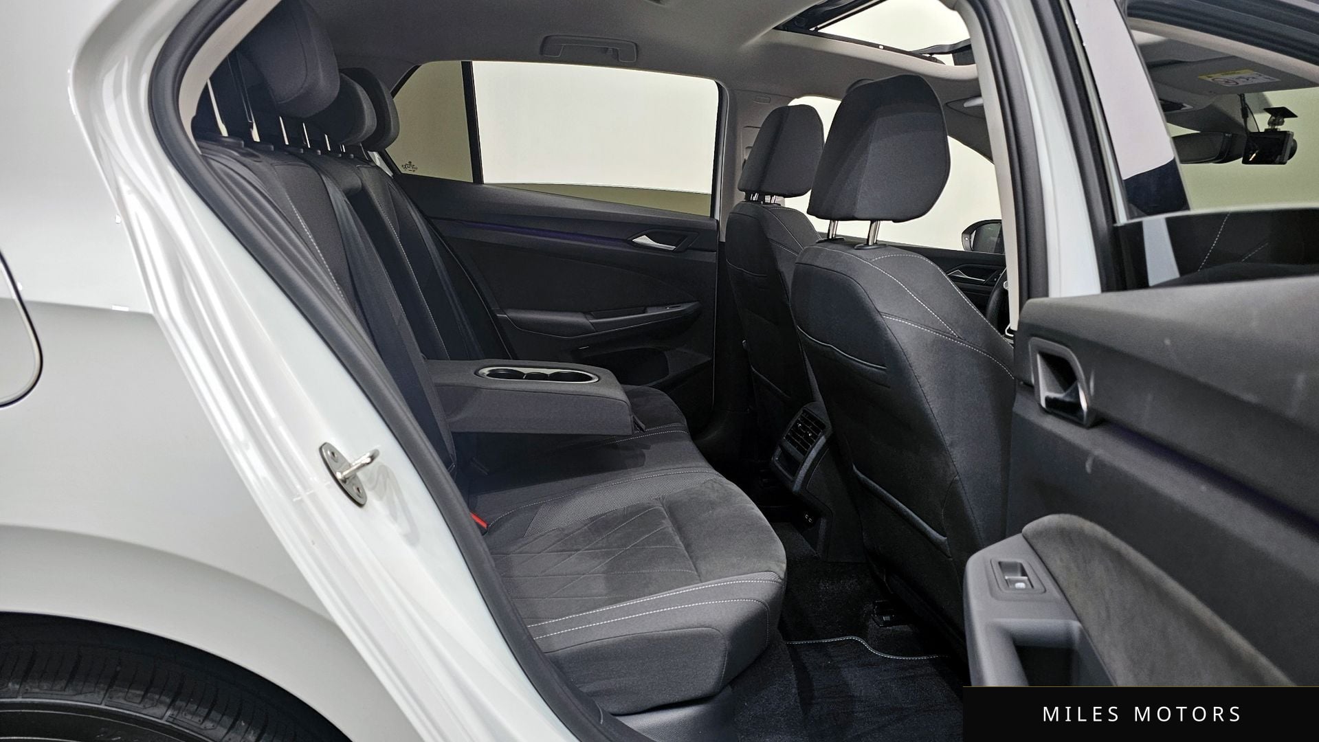 Volkswagen Golf 2023 — миниатюра 17