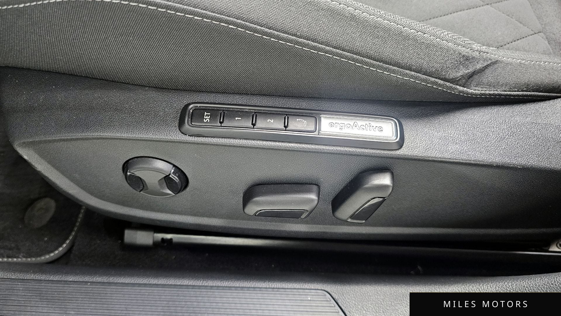 Volkswagen Golf 2023 — миниатюра 28