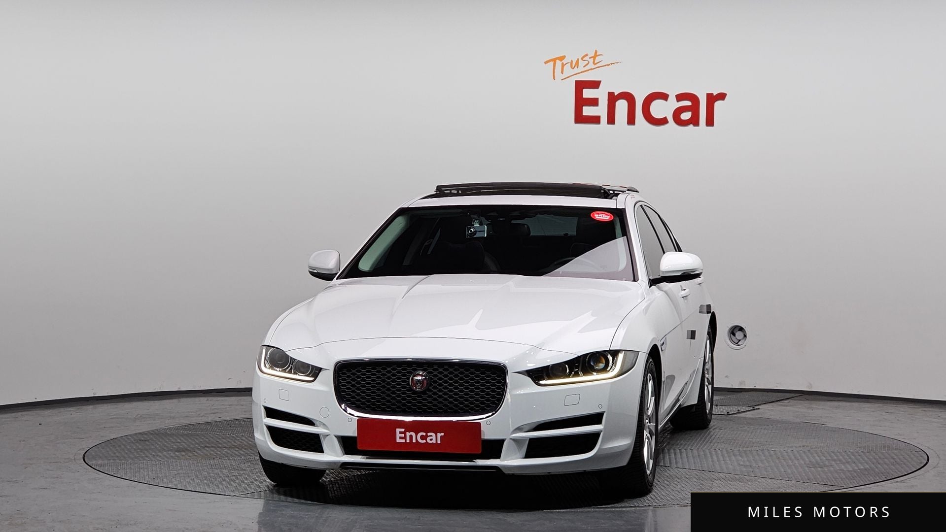 Jaguar XE 2016 — миниатюра 3