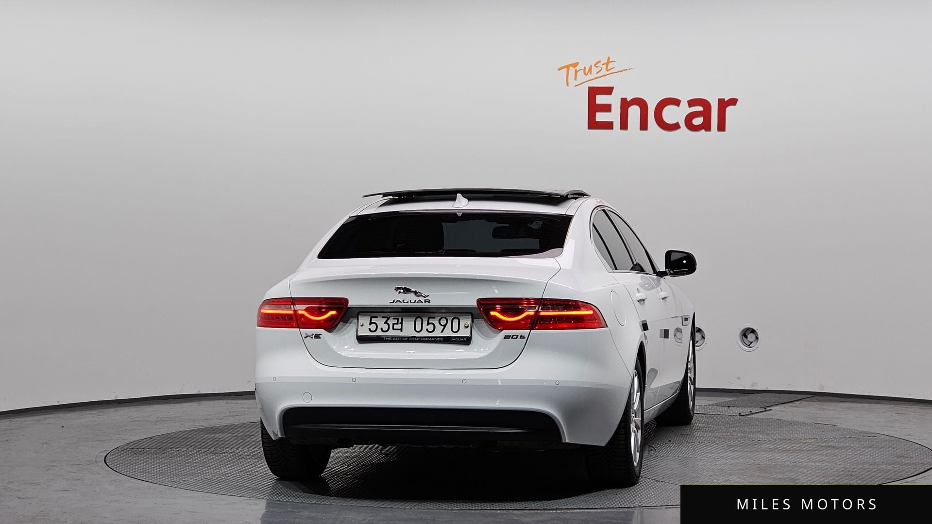 Jaguar XE 2016 — миниатюра 4