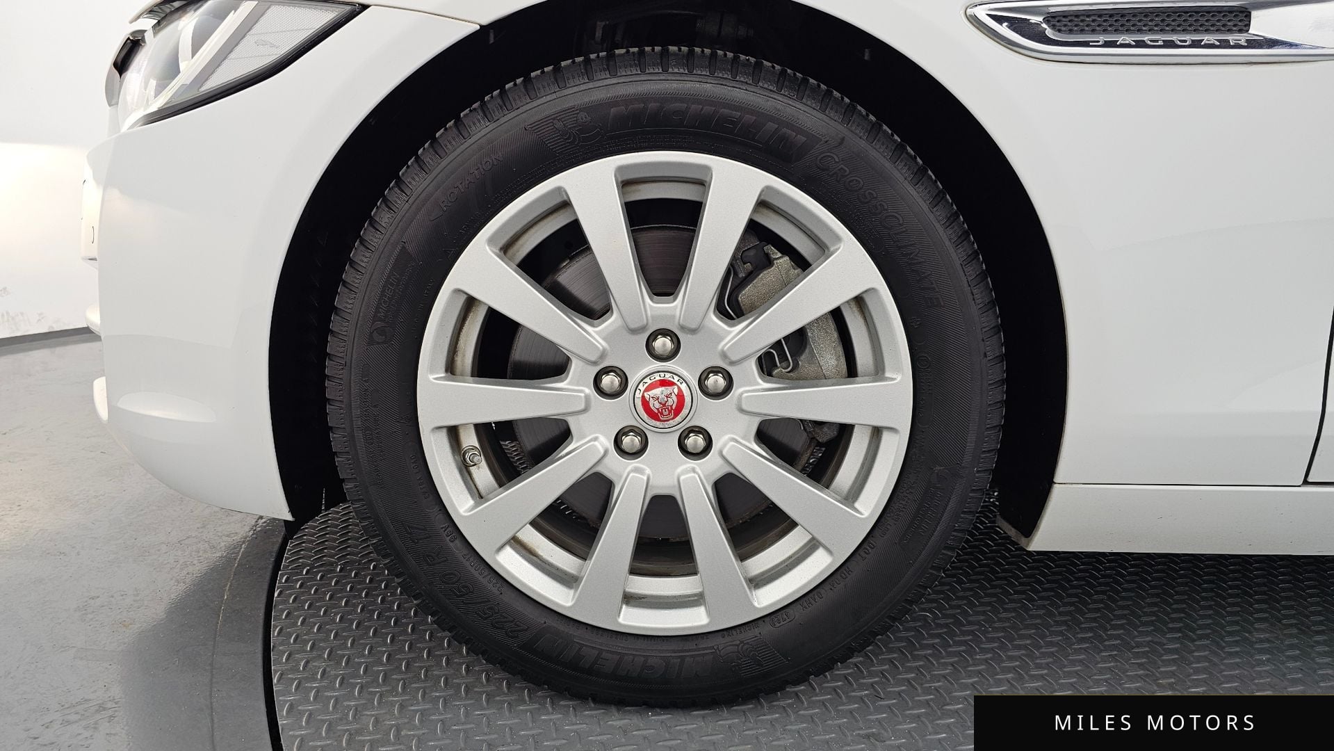Jaguar XE 2016 — миниатюра 5