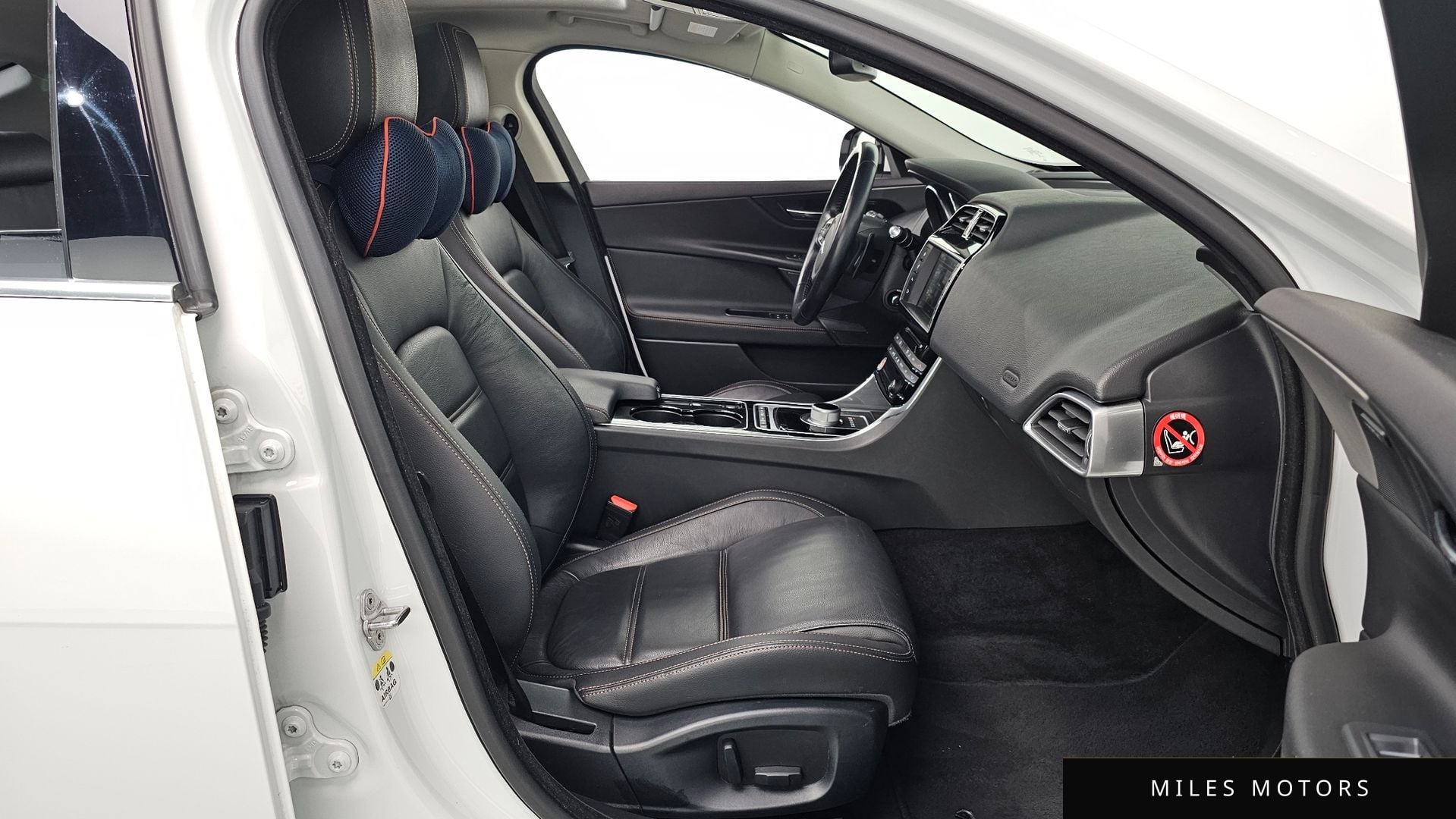 Jaguar XE 2016 — миниатюра 11