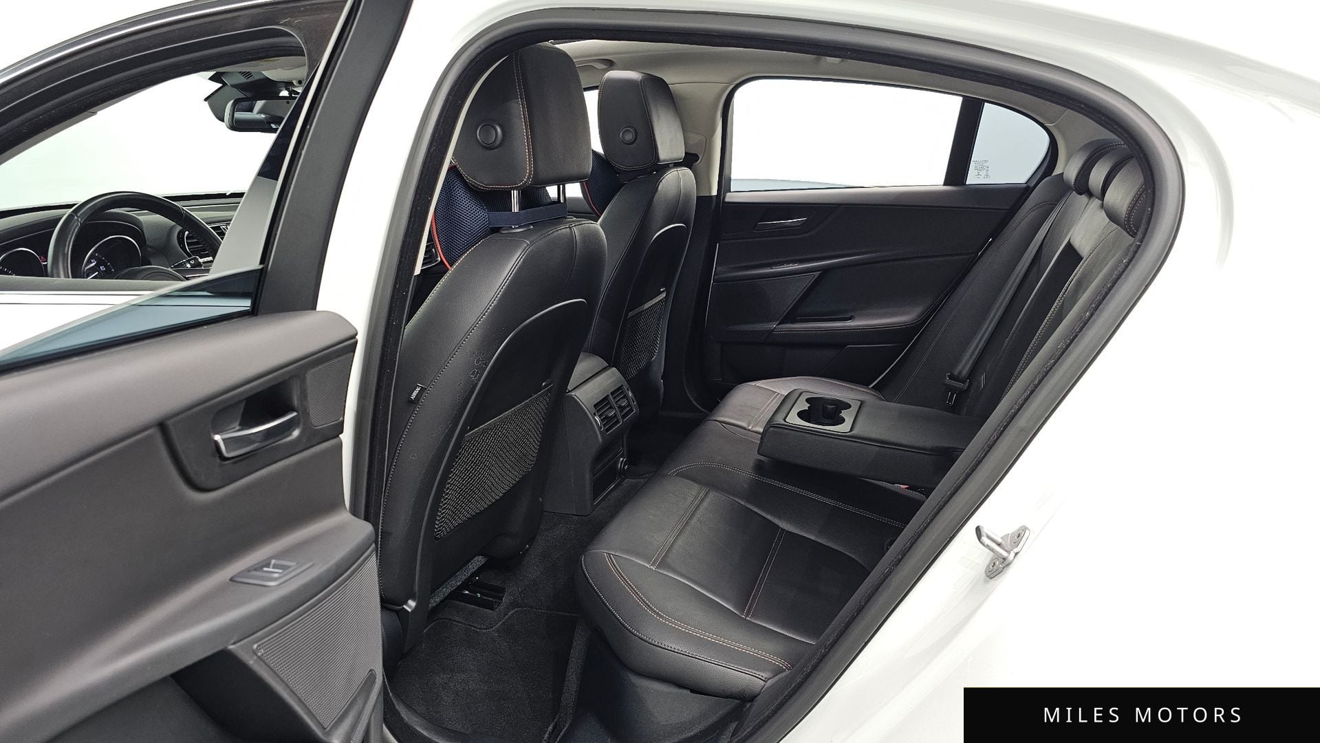 Jaguar XE 2016 — миниатюра 12