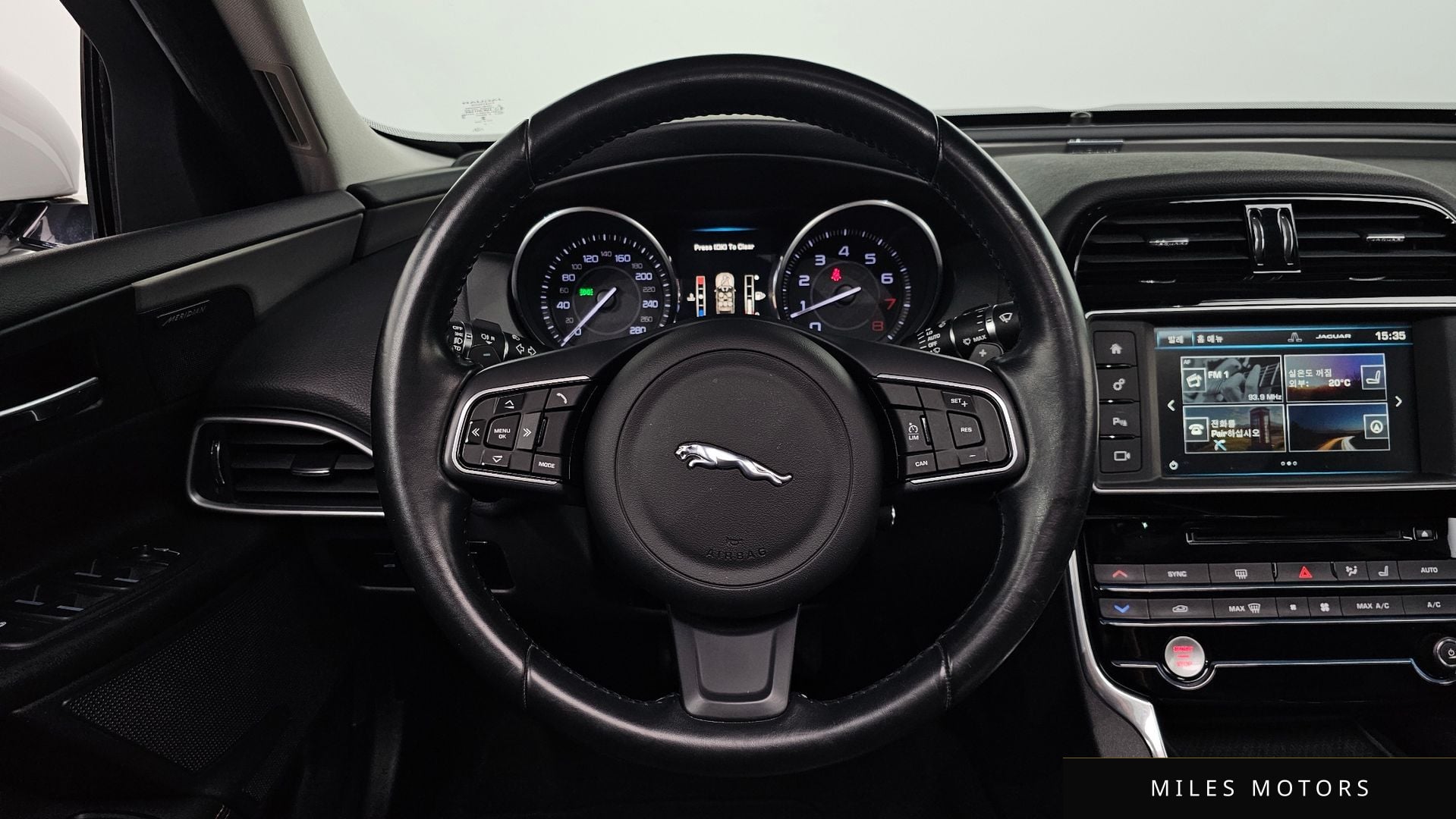 Jaguar XE 2016 — миниатюра 13