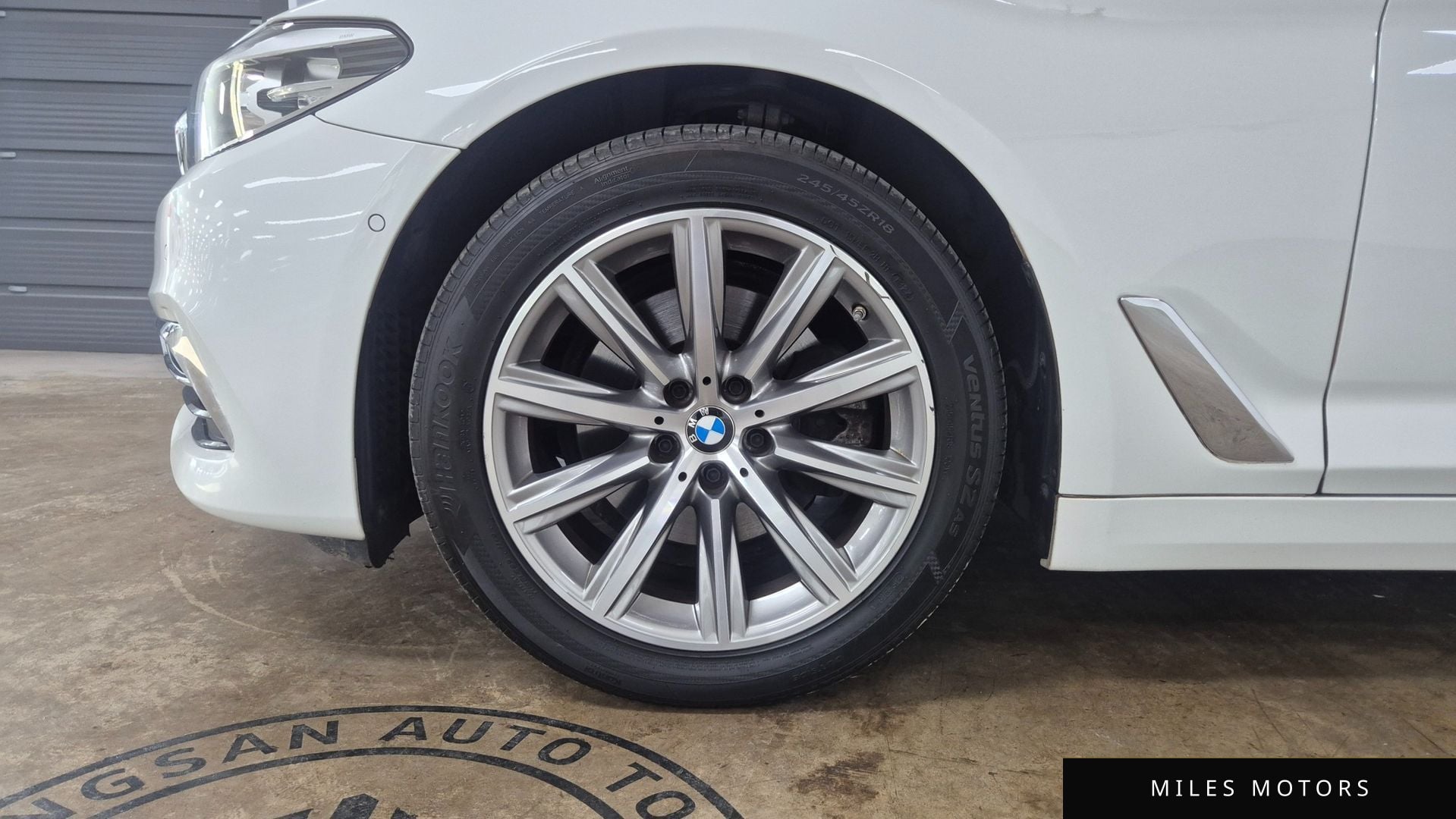 BMW 5 Series (G30) 2019 — миниатюра 5