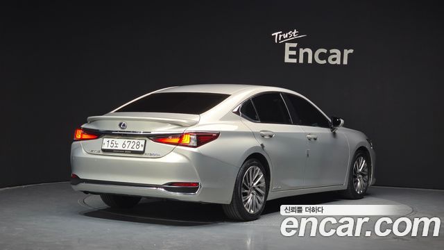 Лексус ES300h 2019 — миниатюра 2