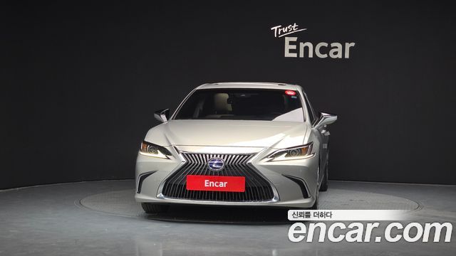 Лексус ES300h 2019 — миниатюра 3