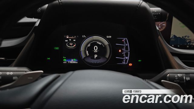 Лексус ES300h 2019 — миниатюра 8