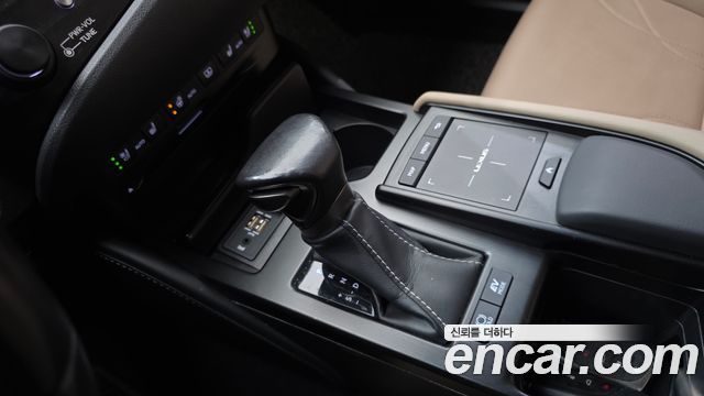Лексус ES300h 2019 — миниатюра 9