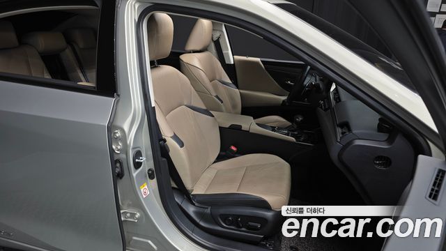 Лексус ES300h 2019 — миниатюра 12