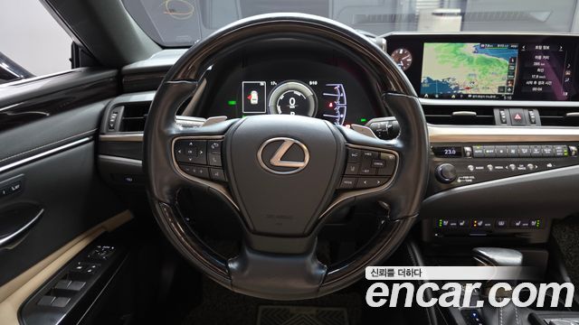 Лексус ES300h 2019 — миниатюра 13