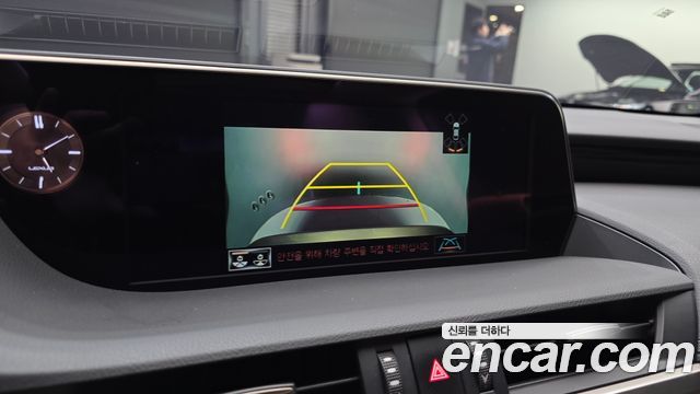 Лексус ES300h 2019 — миниатюра 17