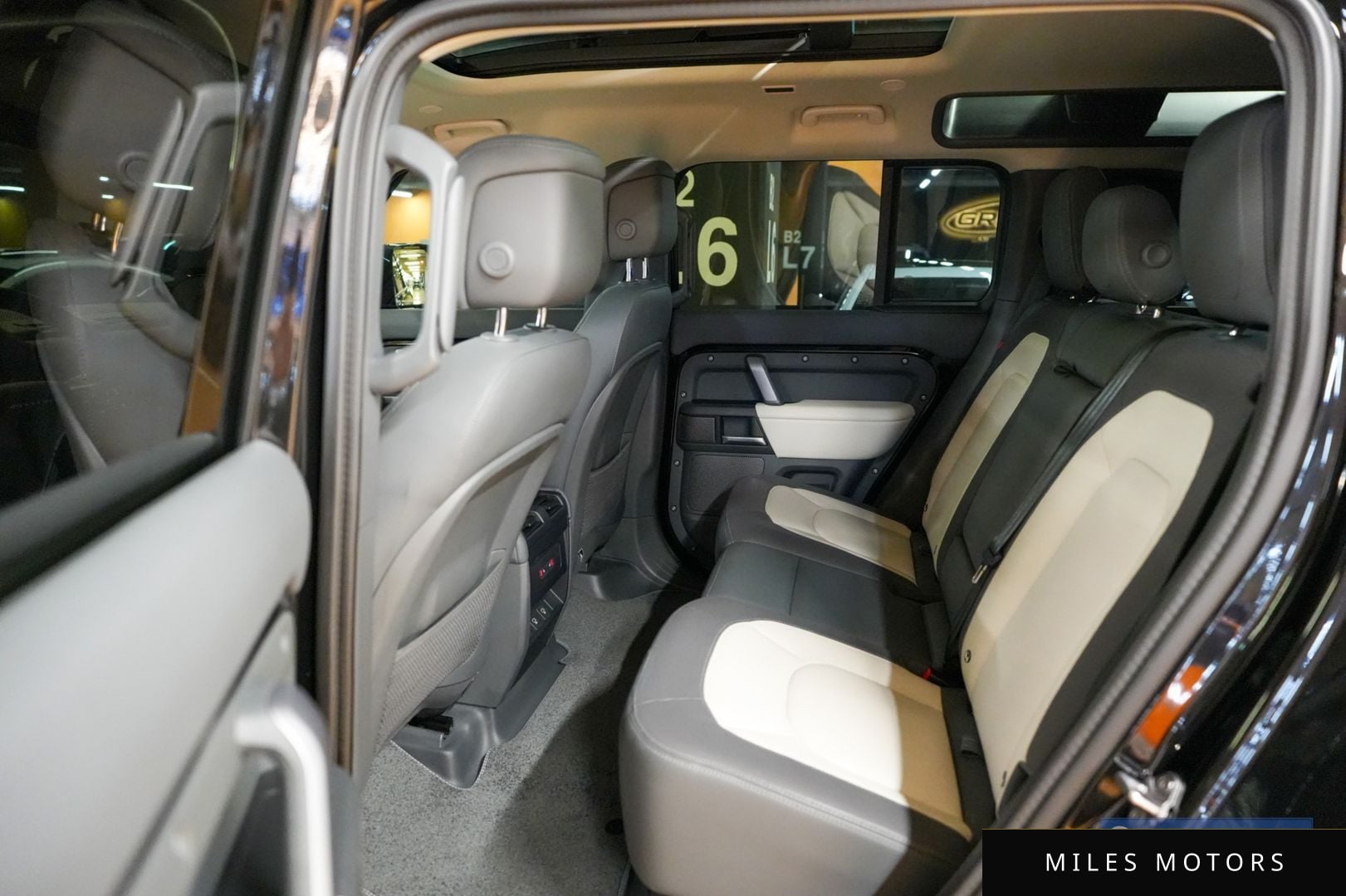 Land Rover Defender 2024 — миниатюра 10
