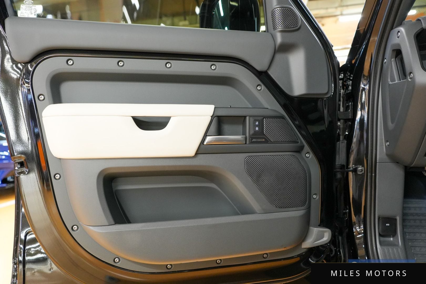 Land Rover Defender 2024 — миниатюра 11