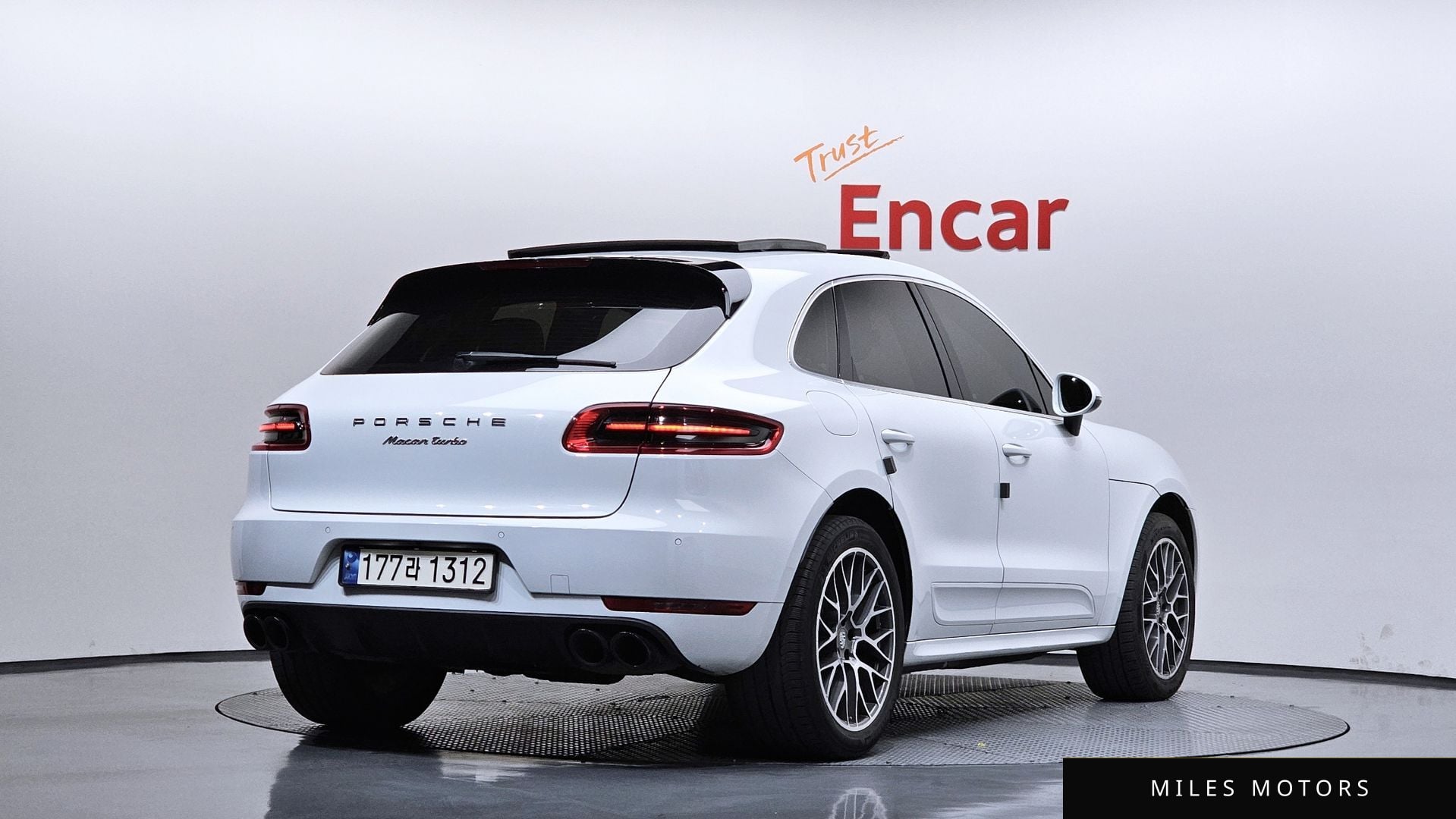 Porsche Macan 2016 — миниатюра 2