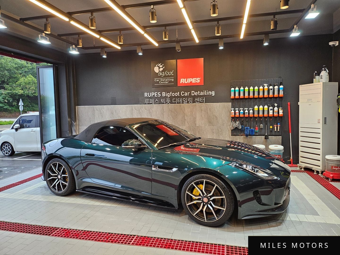 Jaguar F-TYPE 2017 — фото 1 из 12