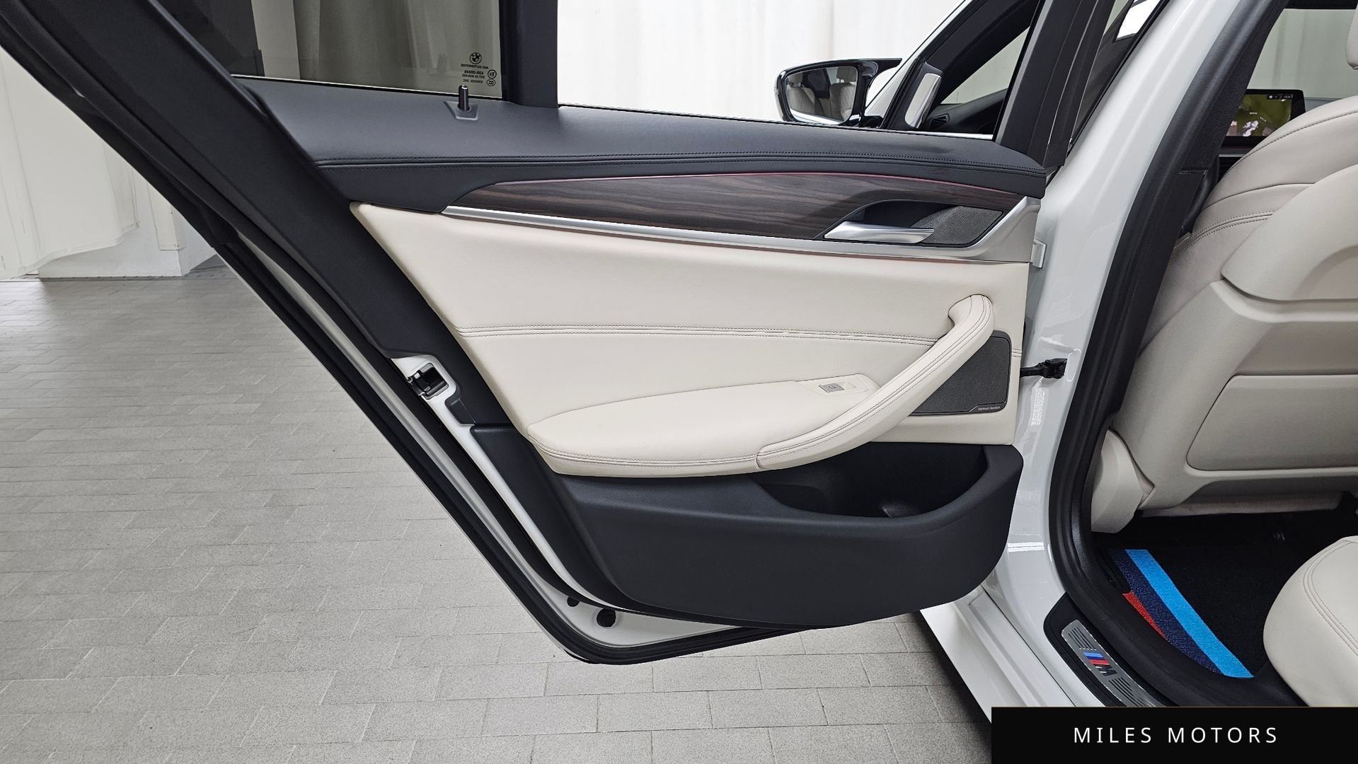 BMW 5시리즈 (G30) 2020 — миниатюра 15