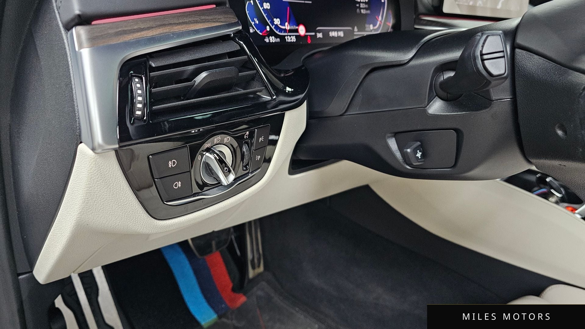 BMW 5시리즈 (G30) 2020 — миниатюра 31