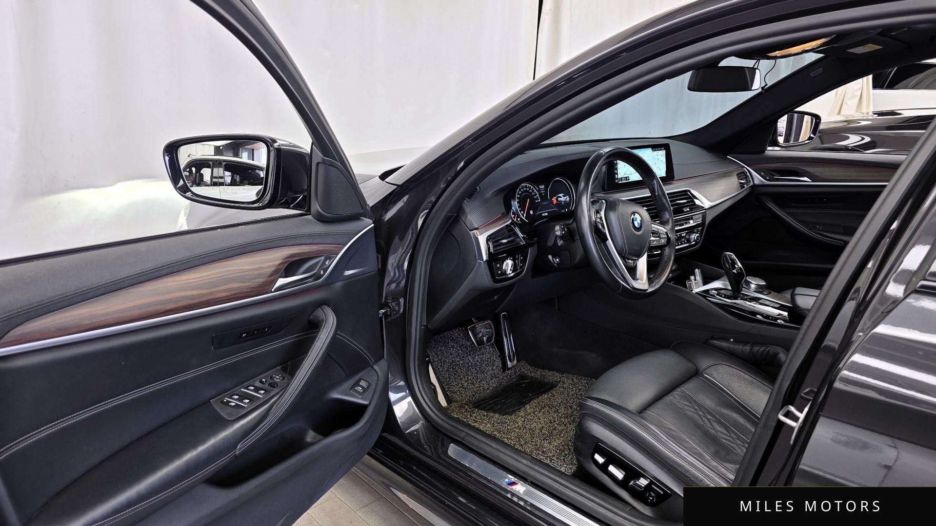 BMW 5 Series (G30) 2017 — миниатюра 10