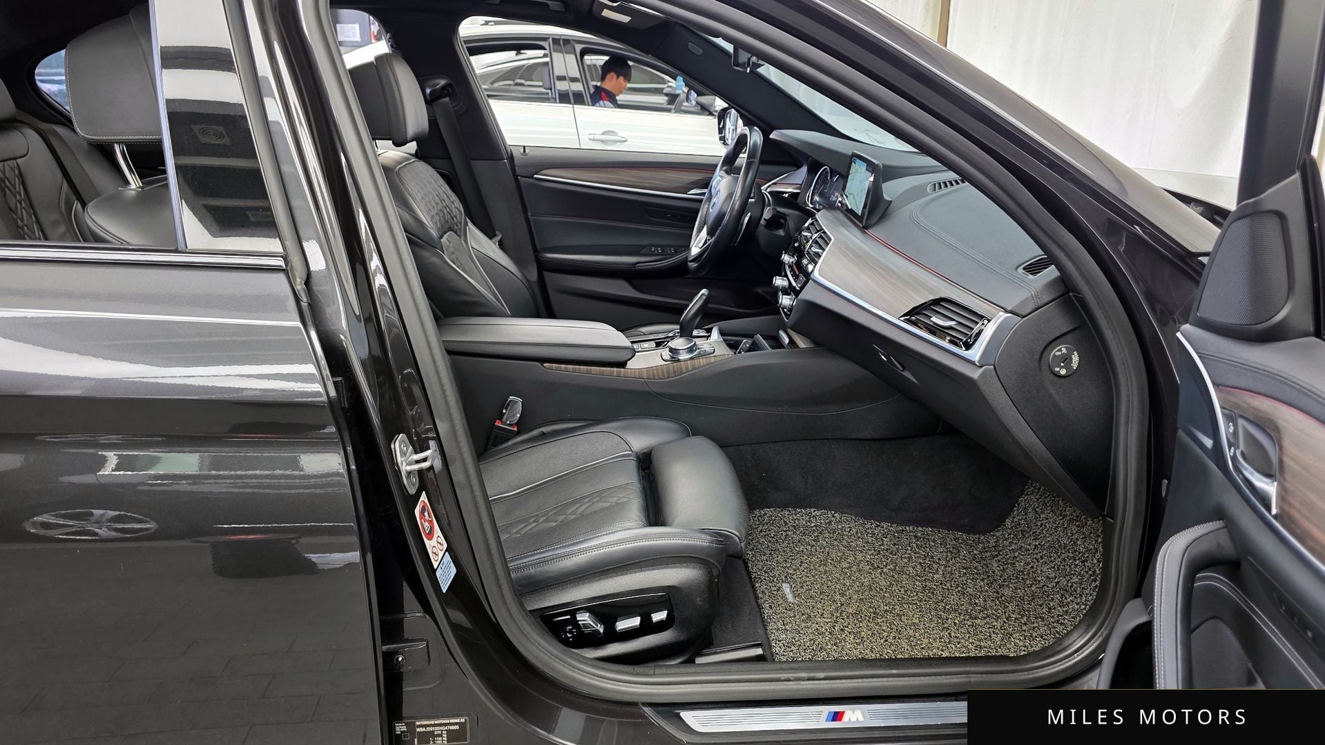 BMW 5 Series (G30) 2017 — миниатюра 11