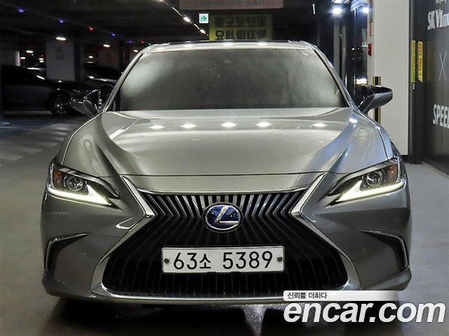Лексус ES300h 2019 — миниатюра 2