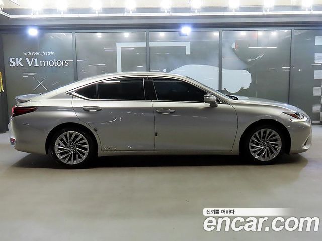 Лексус ES300h 2019 — миниатюра 3
