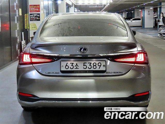 Лексус ES300h 2019 — миниатюра 5