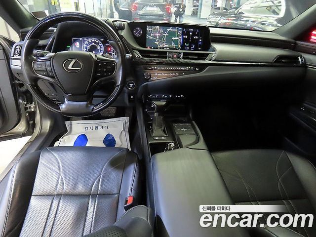 Лексус ES300h 2019 — миниатюра 10