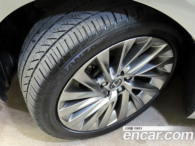 Лексус ES300h 2019 — миниатюра 24