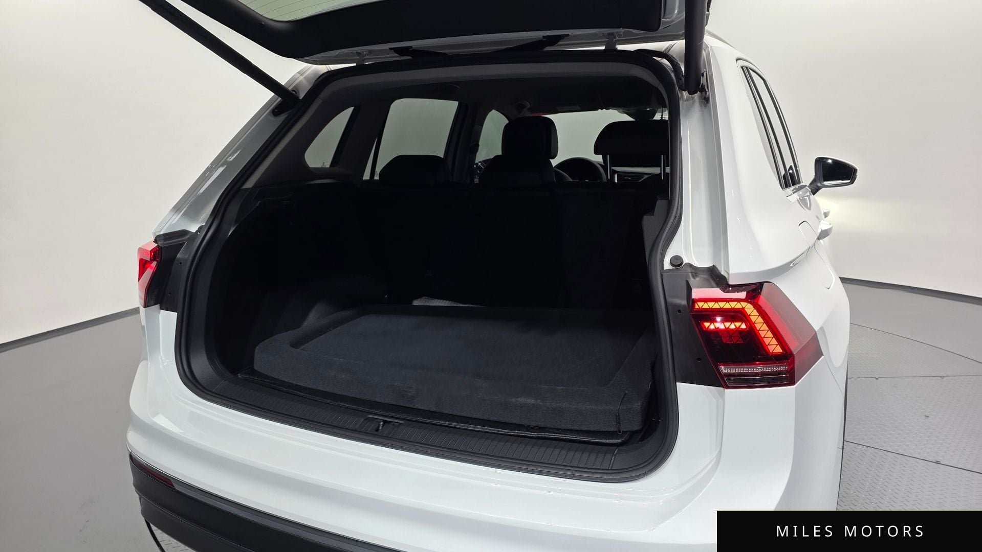 Volkswagen Tiguan 2020 — миниатюра 33