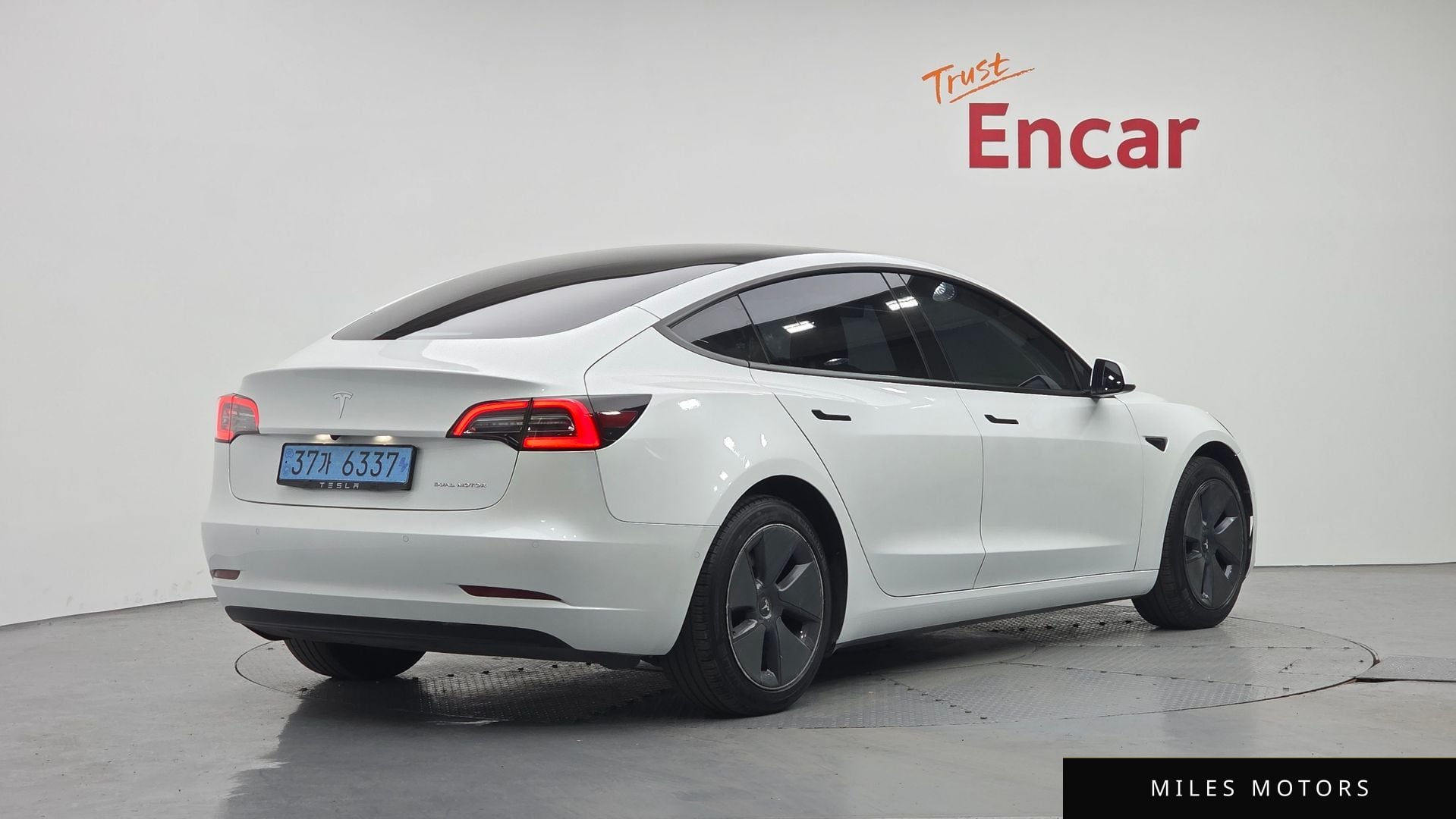 Tesla 모델 3 2022 — миниатюра 2