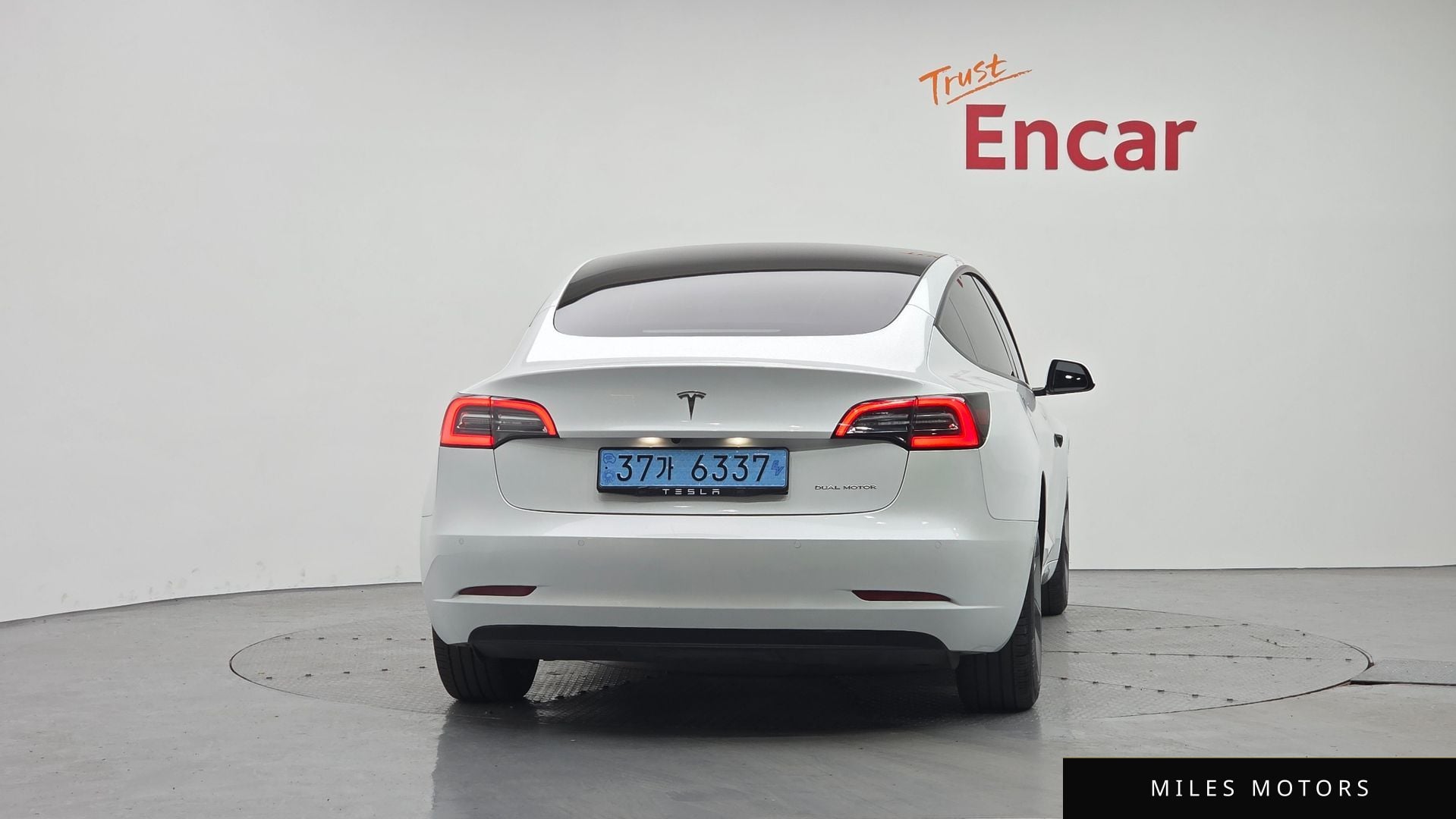 Tesla 모델 3 2022 — миниатюра 4