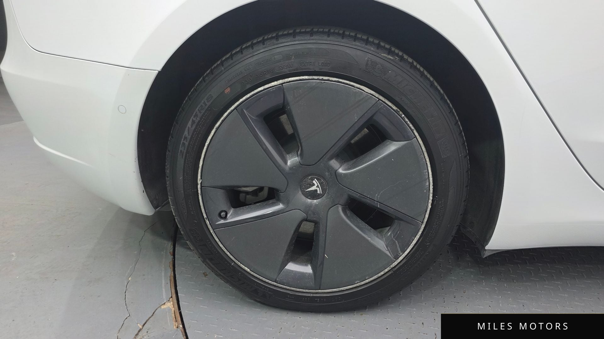 Tesla 모델 3 2022 — миниатюра 5