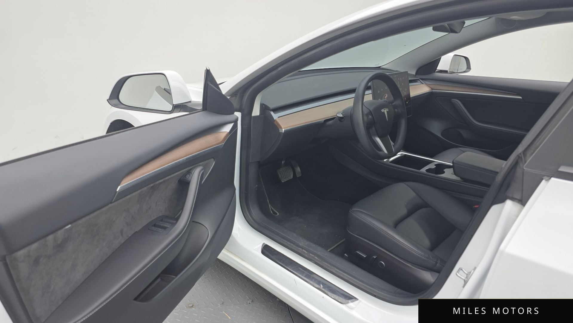 Tesla 모델 3 2022 — миниатюра 10
