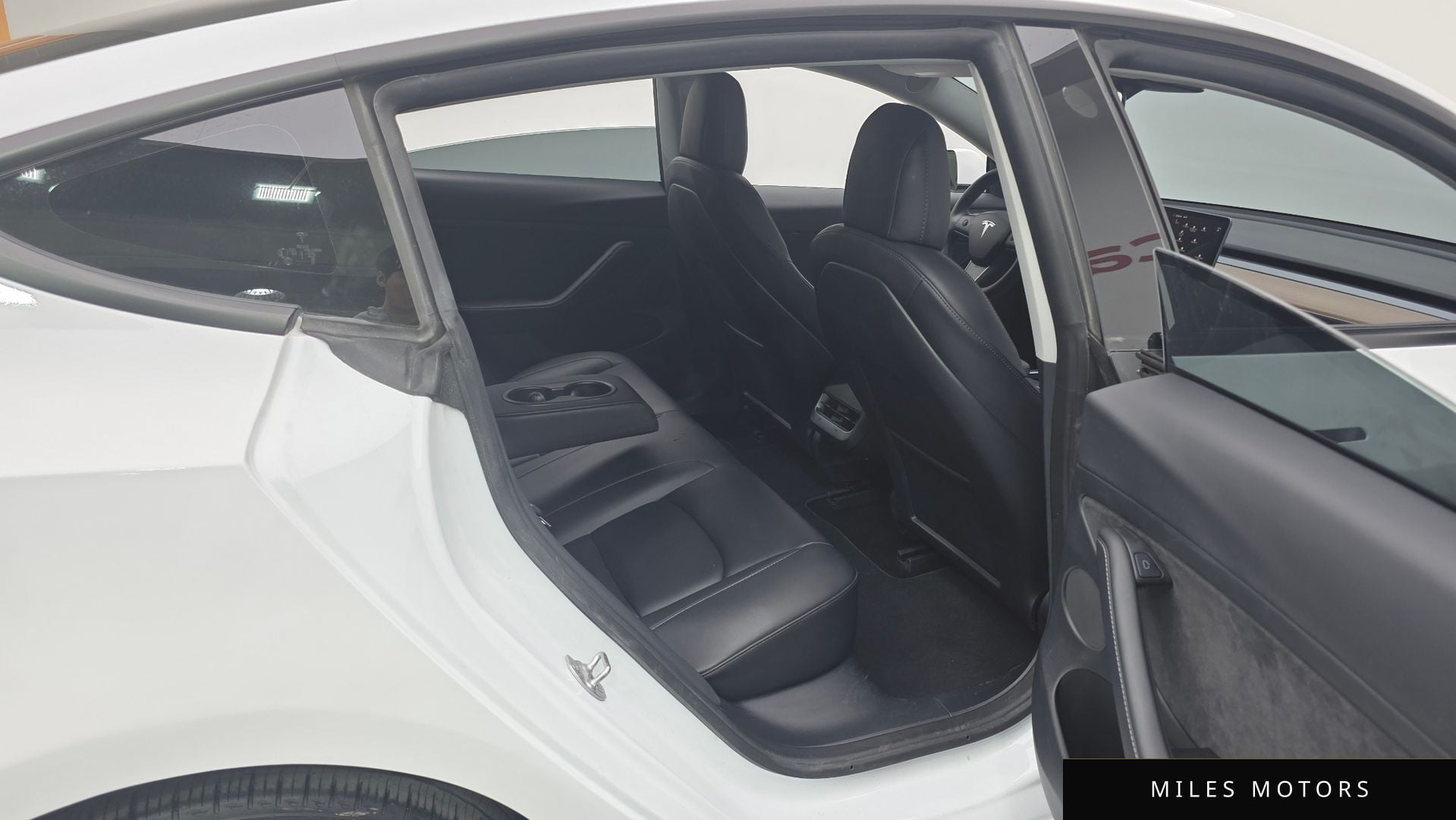 Tesla 모델 3 2022 — миниатюра 11