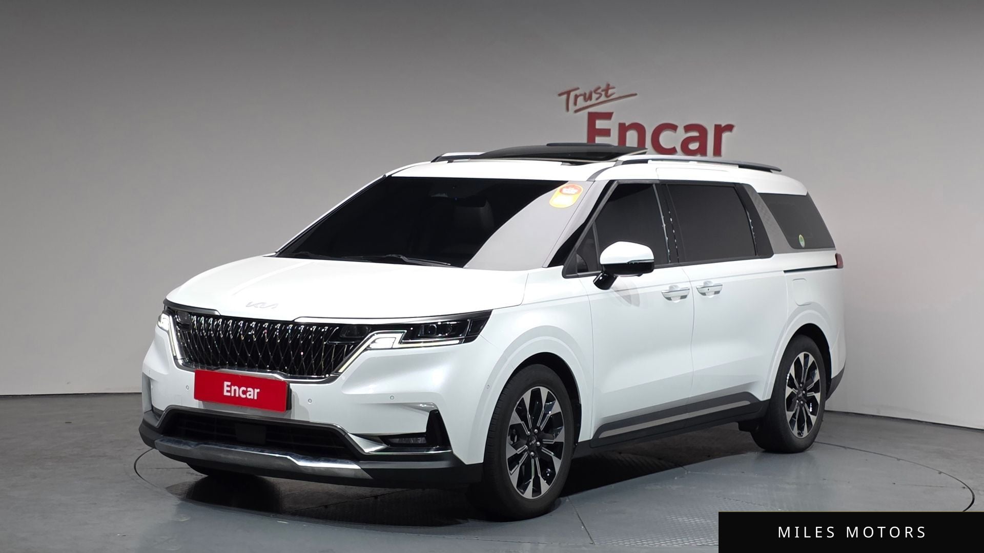 Kia Carnival 2023 — фото 1 из 12