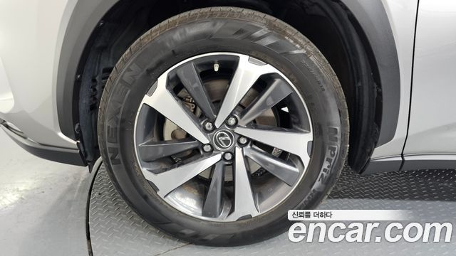 Лексус NX300h 2019 — миниатюра 5