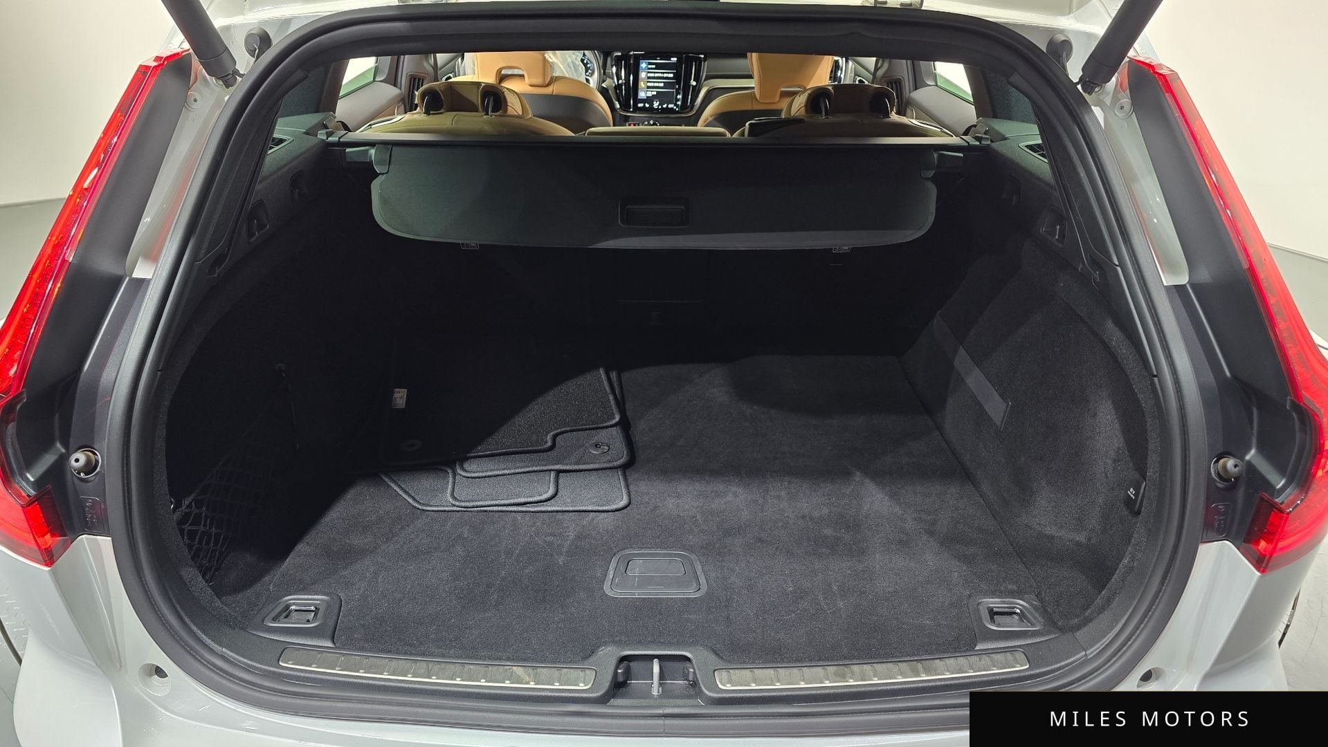Volvo V60 크로스컨트리 2020 — миниатюра 20
