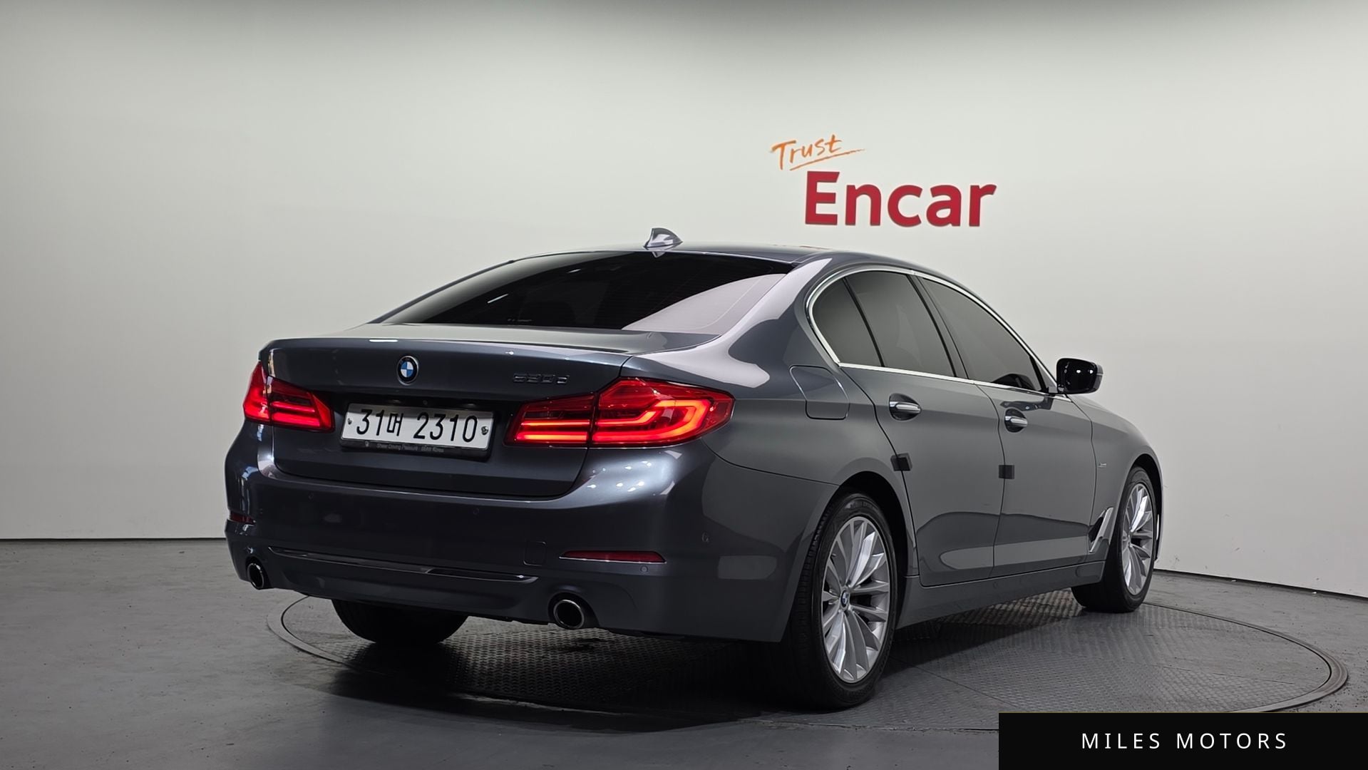 BMW 5 Series (G30) 2018 — миниатюра 2