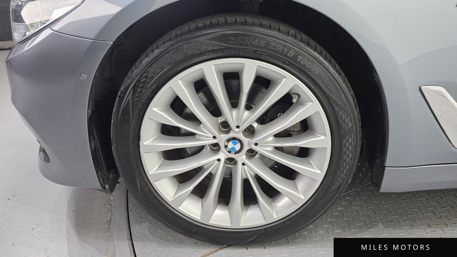 BMW 5 Series (G30) 2018 — миниатюра 5