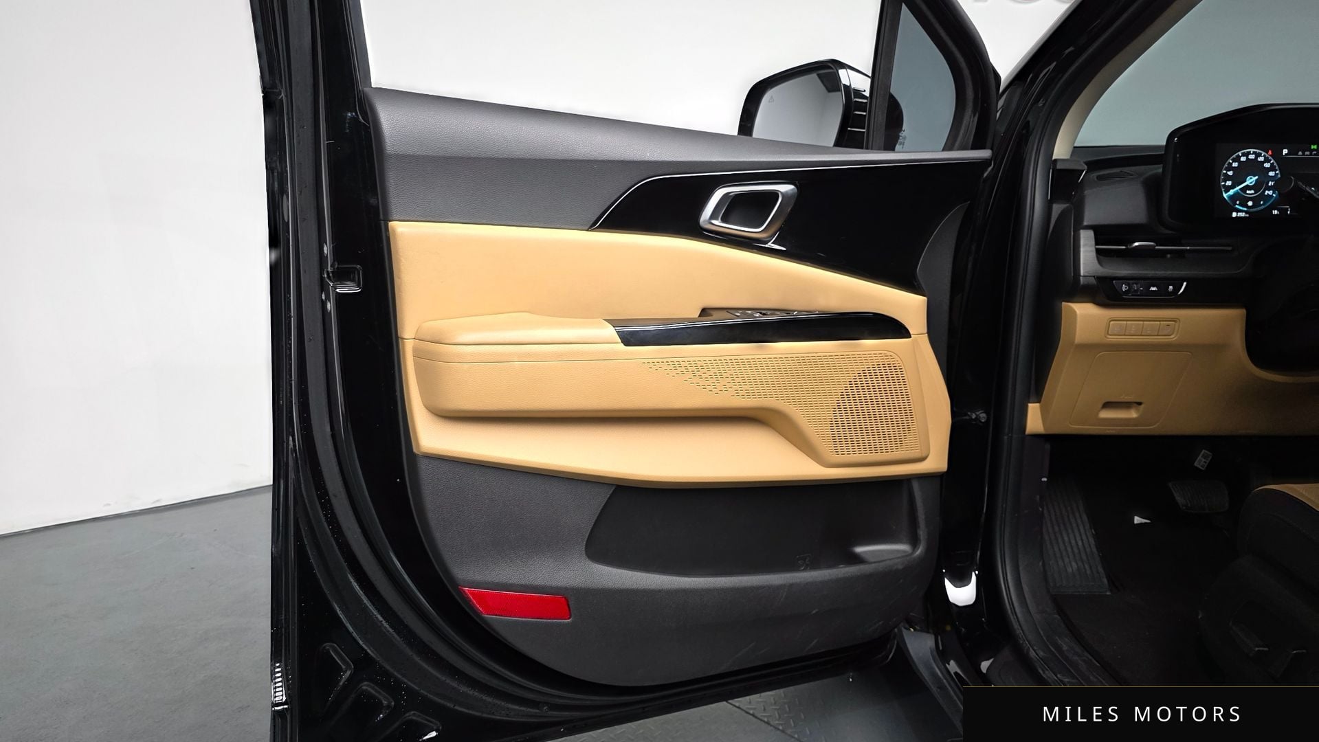 Kia Carnival 2023 — миниатюра 14